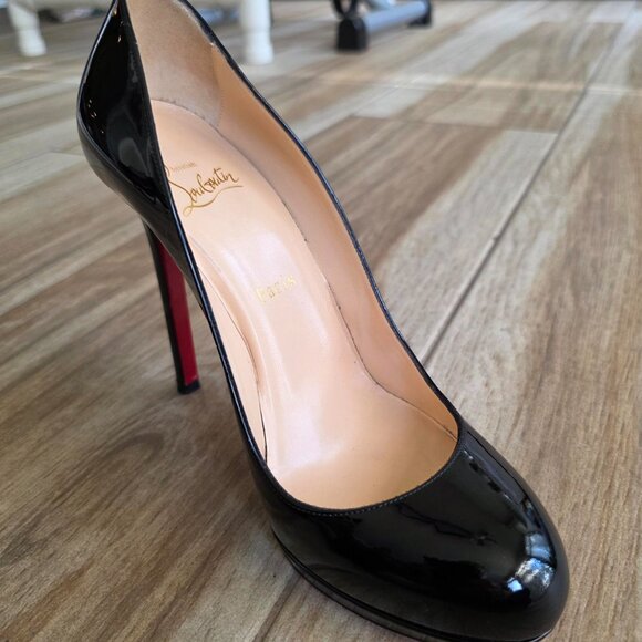 Christian Louboutin Simple Black Patent Leather Pumps Eur. 35.5 - Picture 11 of 12